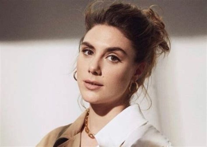 
Hayley Paige Height, Weight, Net Worth, Age, Birthday, Wikipedia, Who, Nationality, Biography 