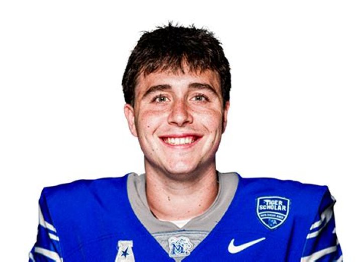 
Seth Henigan Height, Weight, Net Worth, Age, Birthday, Wikipedia, Who, Nationality, Biography 